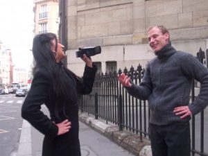 hellsya choppe un mec dans la rue et le ramene chez elle pour une bonne baise 01 300x225 - Sexe en voiture à voir dans cette vidéo de cul