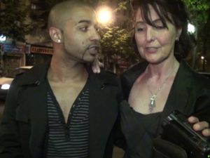 joyce une libertine mature emmene un jeune inconnu rencontre dans la rue pour baiser 01 300x225 - Infirmière sexy et vraiment salope