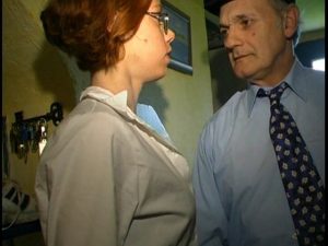 sarah et sa soubrette recoivent des messieurs a domicile 01 300x225 - Striptease et porno chez une femme mature salope au cul serré