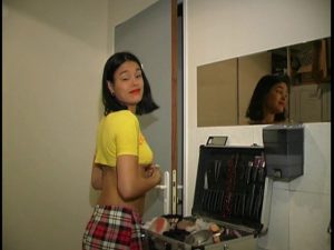 son nom est decibelle 01 300x225 - Une écolière coquine qui aime le sexe