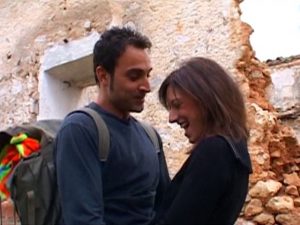 un promeneur bien chanceux de rencontrer laura 01 300x225 - Prisonnière baisée de force